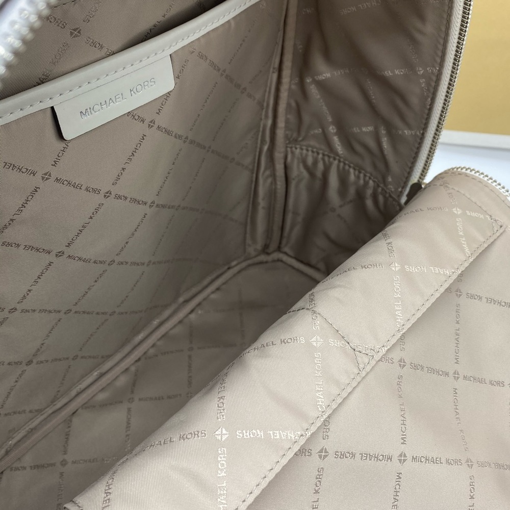 MICHAEL KORS KENLY LARGE BACKPACK OPTIC WHITE - Picture 8 of 16